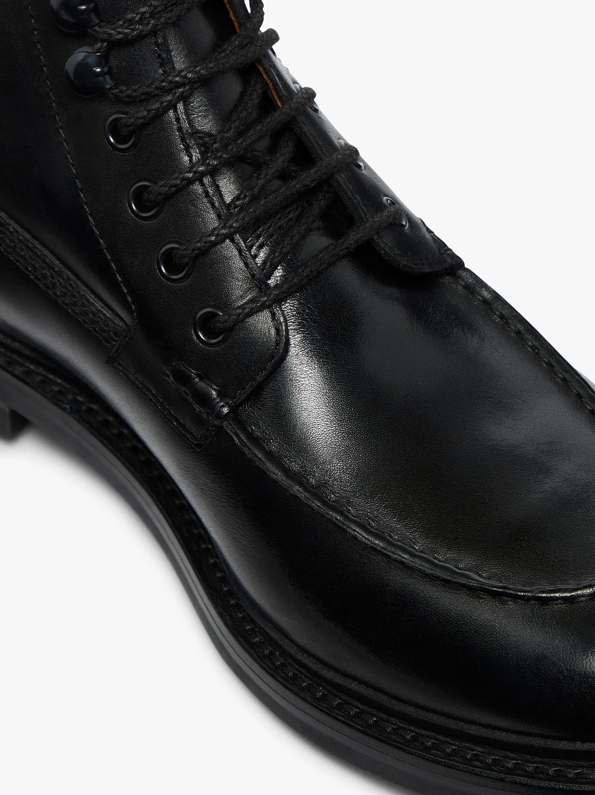 Chase Moc Toe Boots