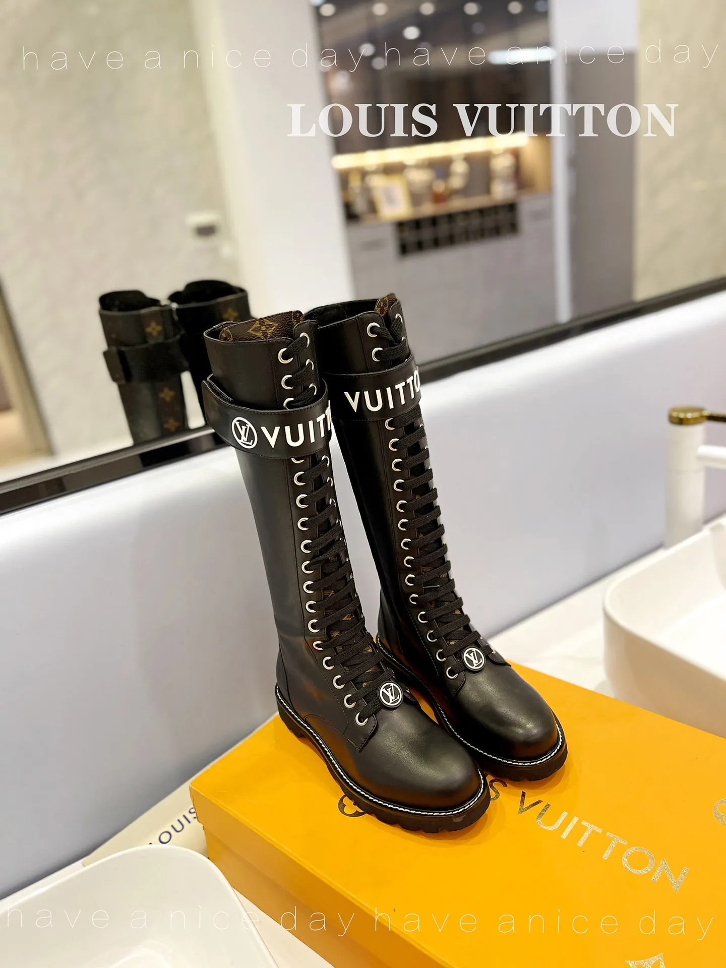 High Quality  LUV BOOTS 031