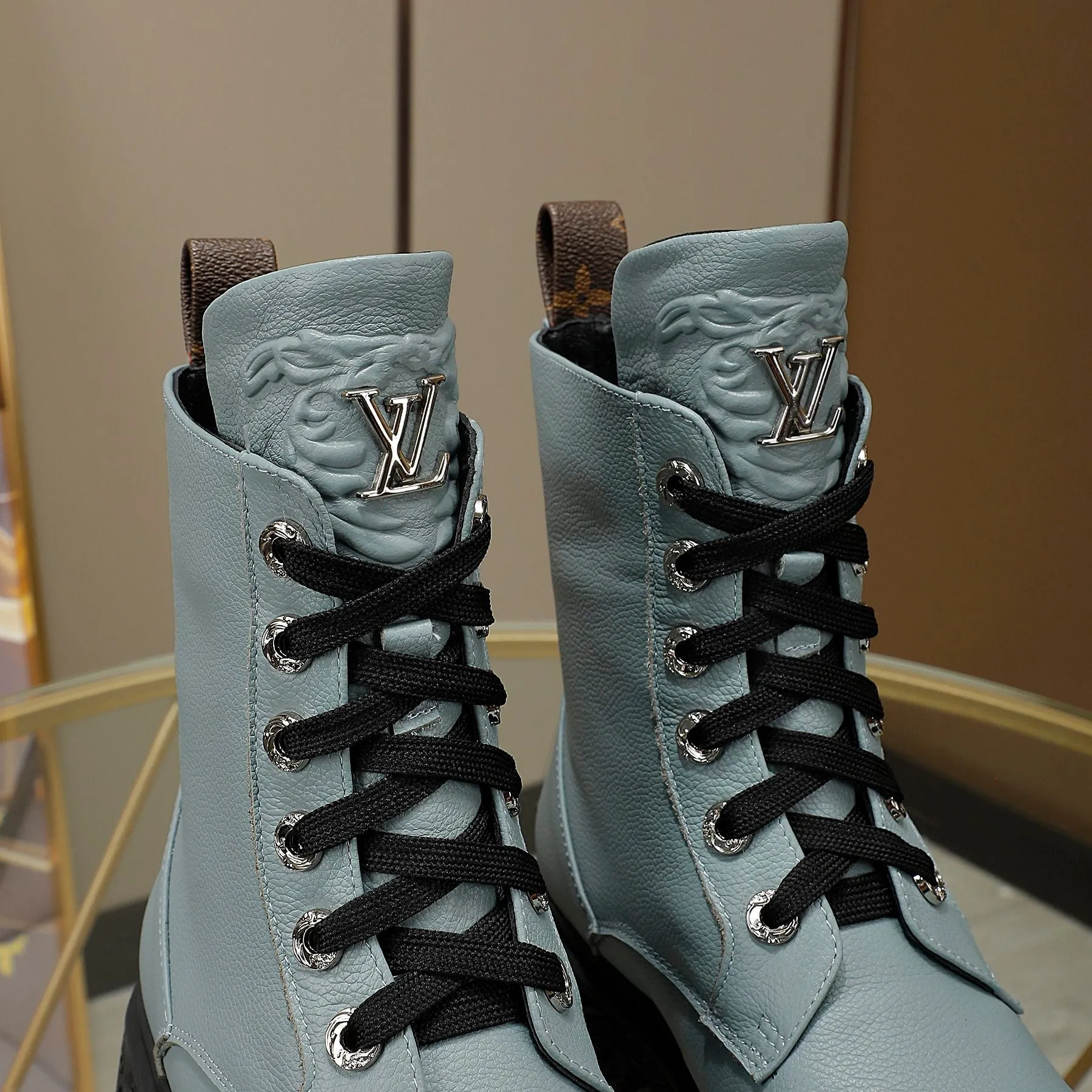 High Quality  LUV BOOTS 037
