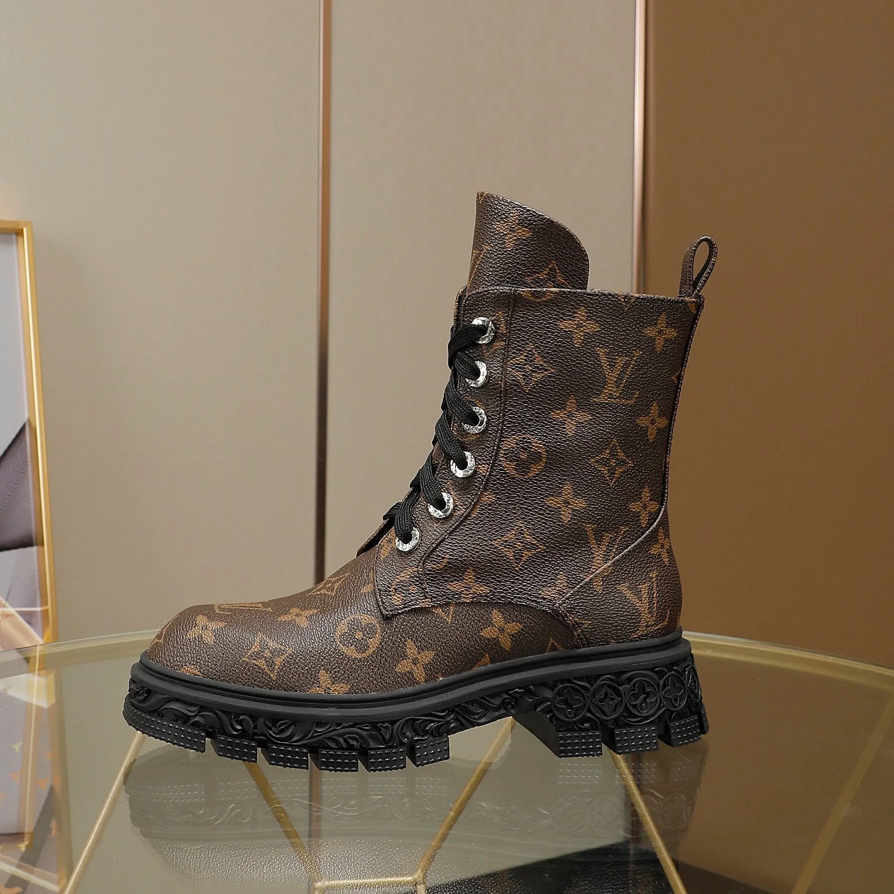 High Quality  LUV BOOTS 039