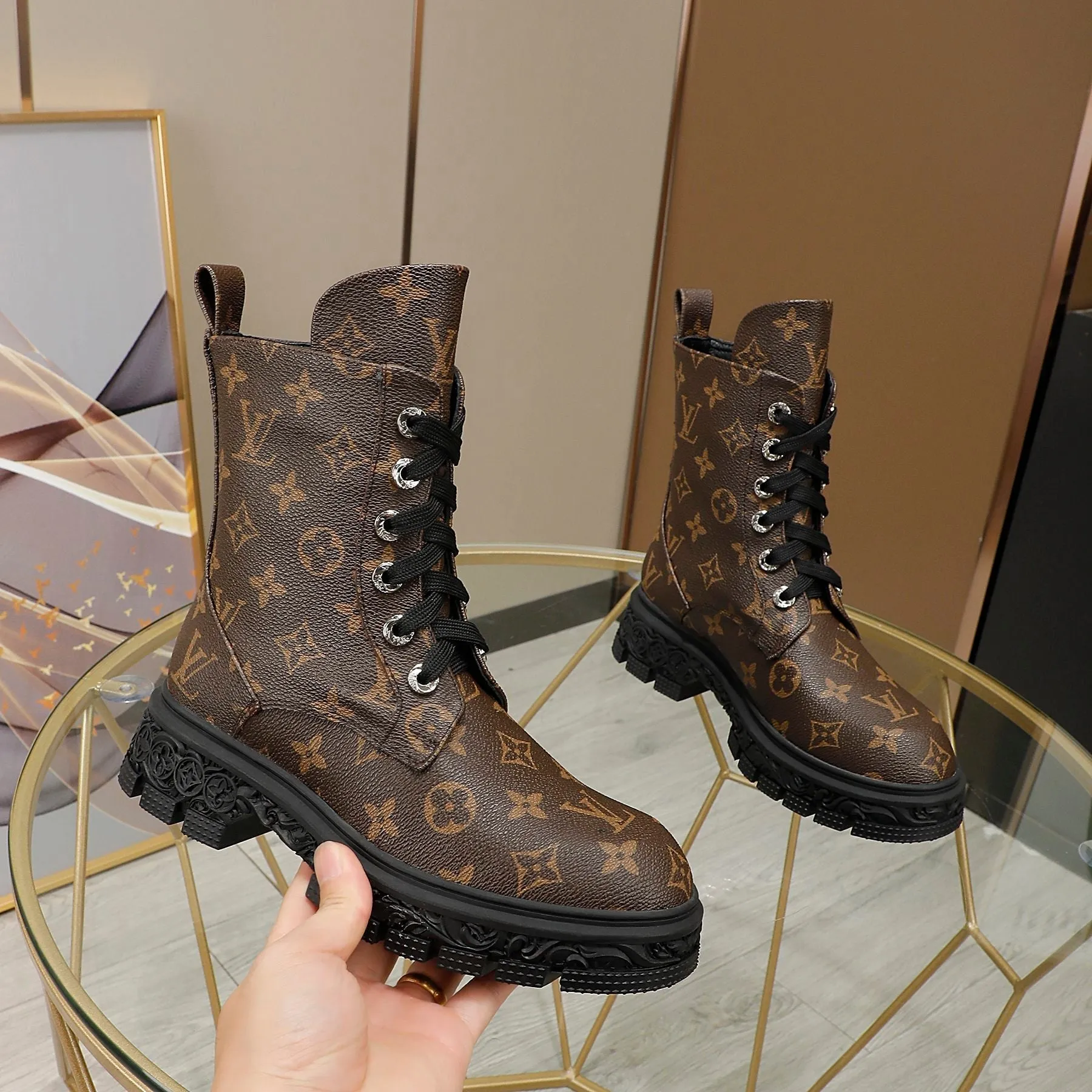 High Quality  LUV BOOTS 039