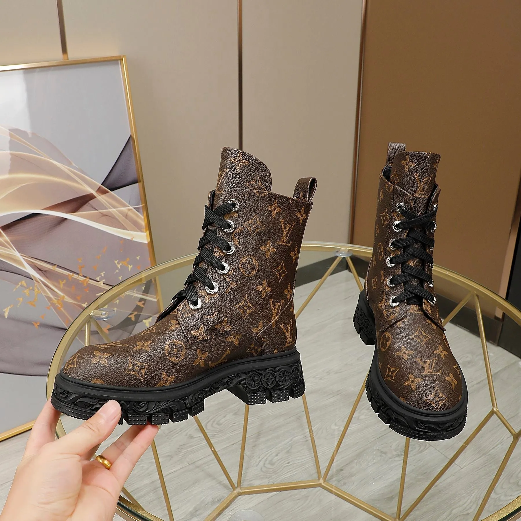 High Quality  LUV BOOTS 039