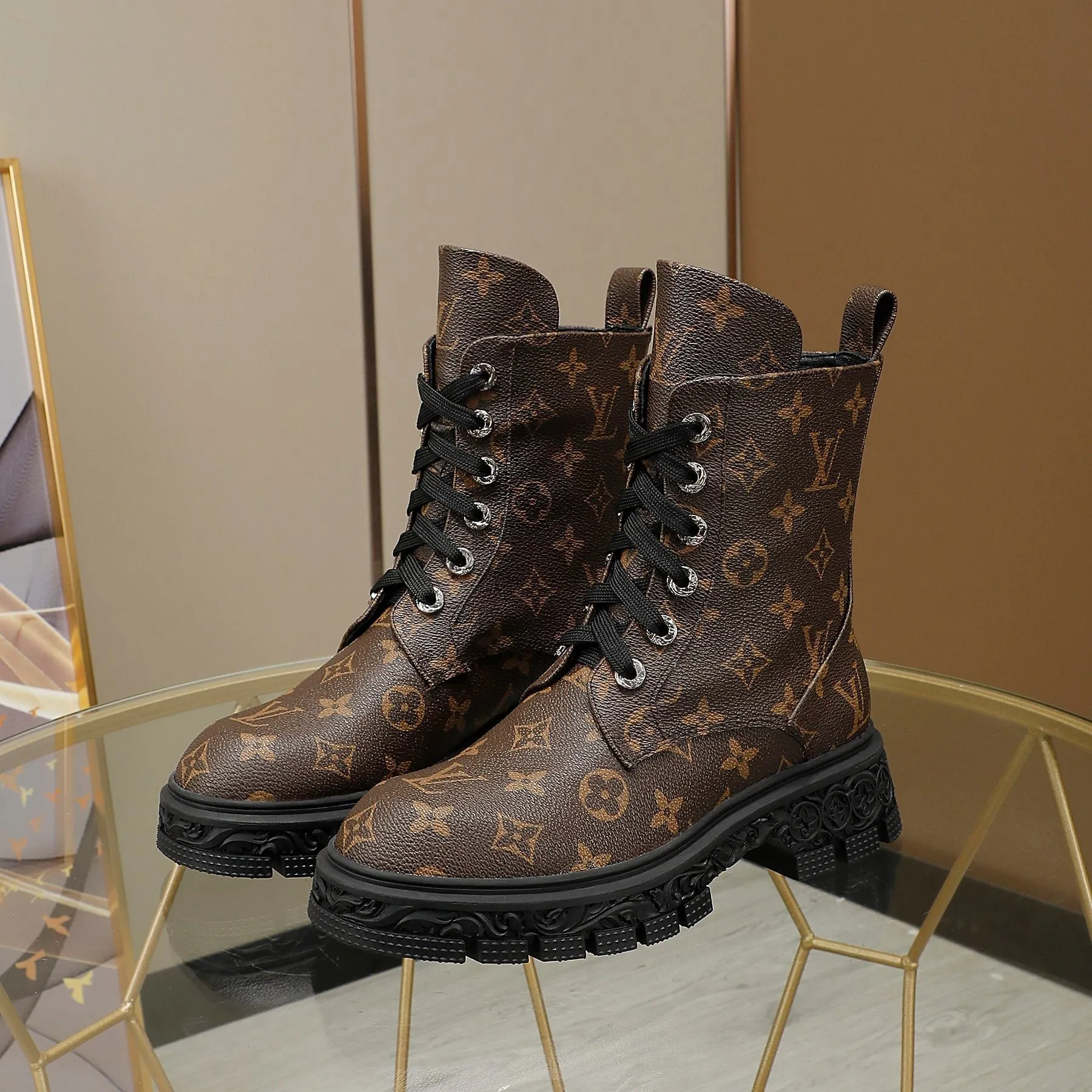 High Quality  LUV BOOTS 039