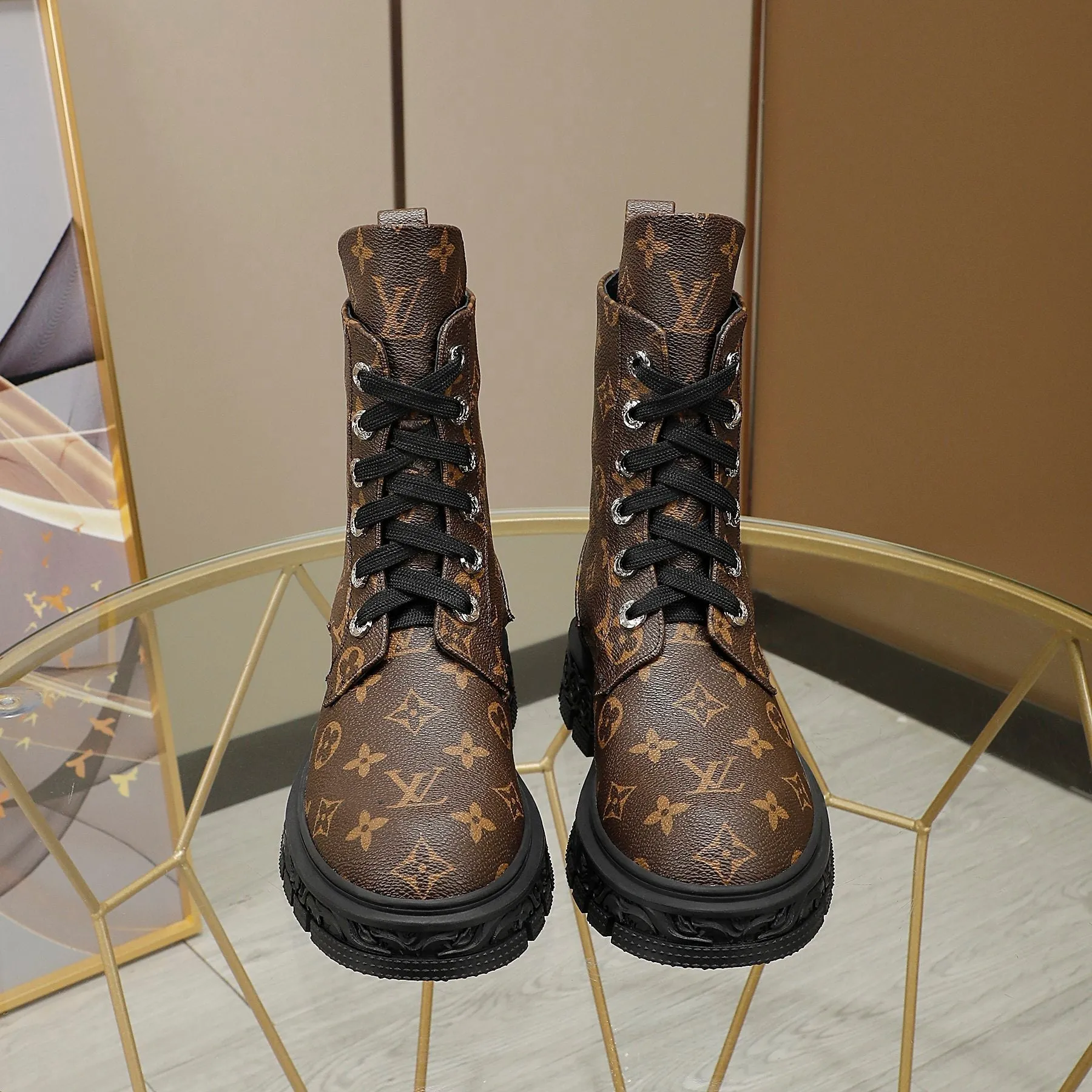 High Quality  LUV BOOTS 039