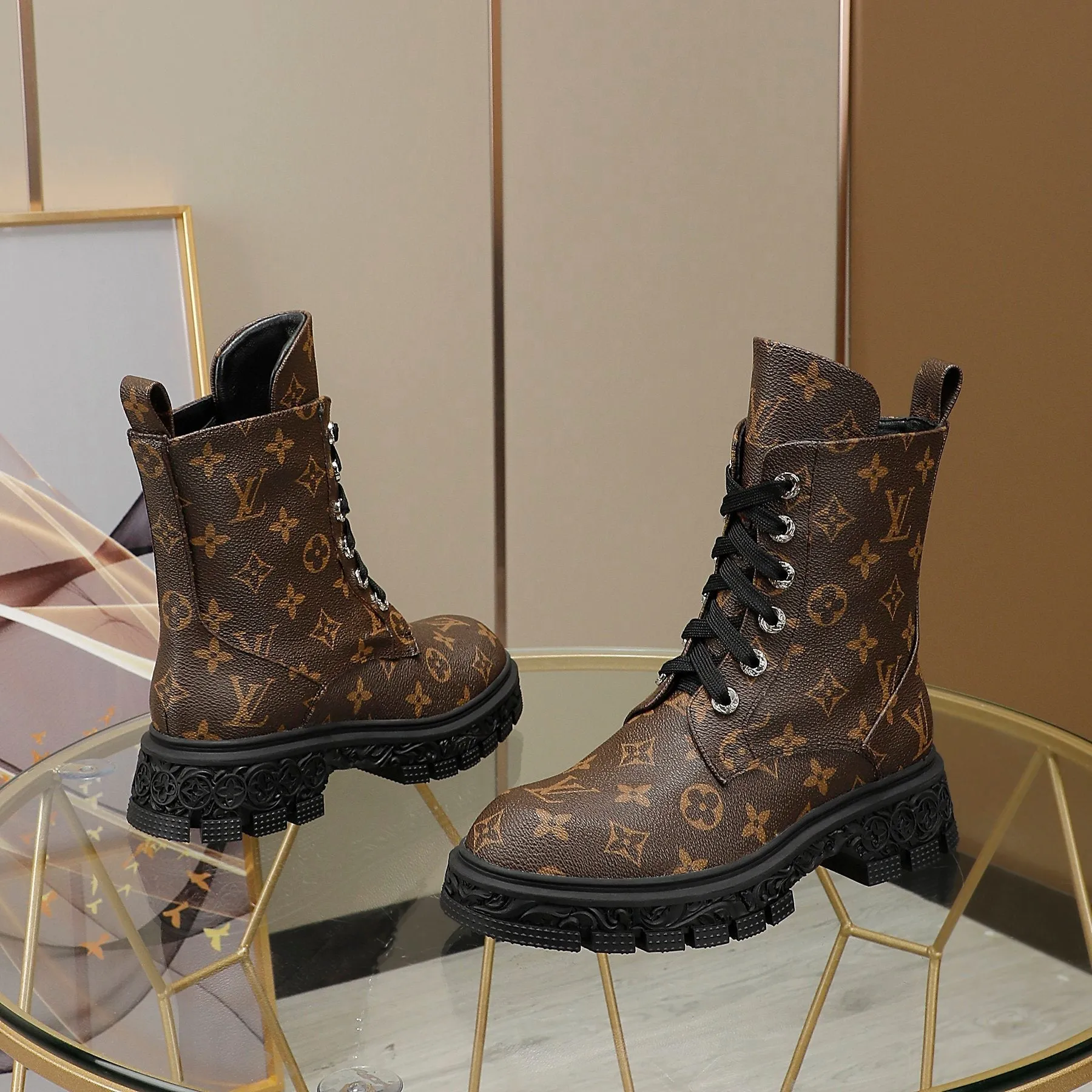 High Quality  LUV BOOTS 039
