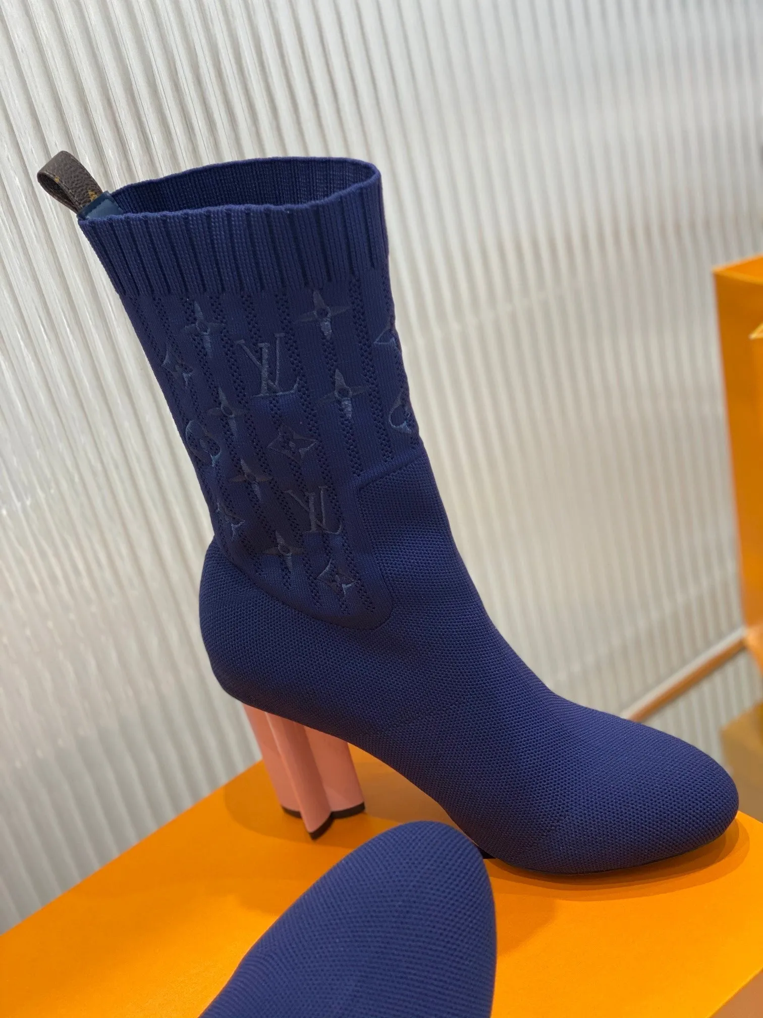 High Quality  LUV BOOTS 049