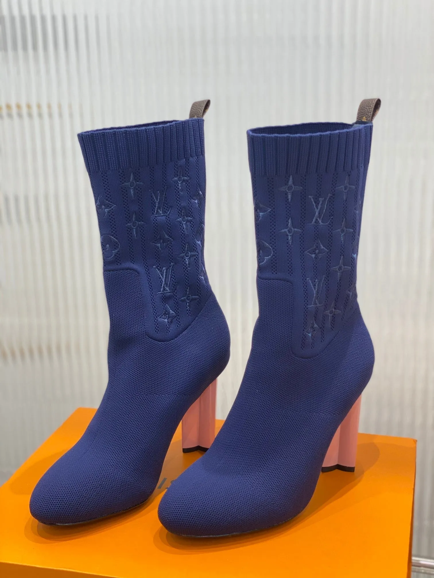 High Quality  LUV BOOTS 049