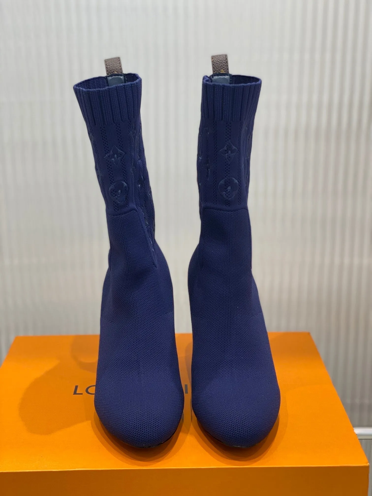 High Quality  LUV BOOTS 049